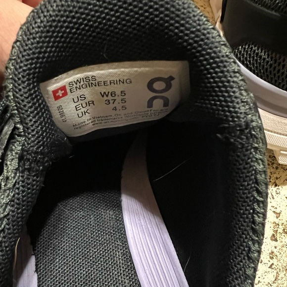 Oncloud womens sz 6.5 - Picture 4 of 9